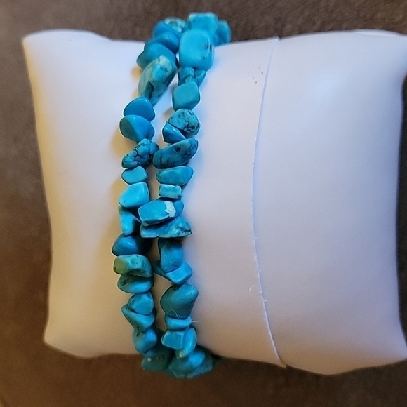 3/$30 HANDMADE Western Turquoise Chip Beaded Stretch Bracelets - Picture 3 of 4